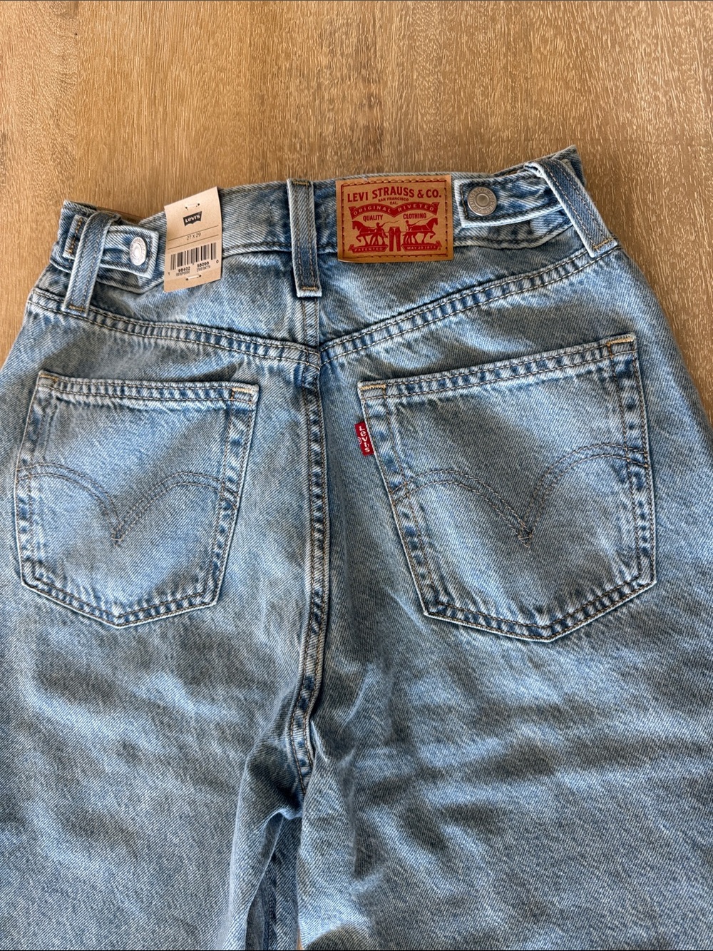 Levi's Relaxed Wide-Leg Light Blue Denim Jeans - Picture 5 of 6